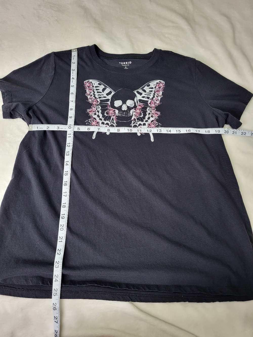 Torrid Black Classic Fit T Shirt. Skull Butterfly. Size 0 - Picture 4 of 7